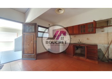 VENDO PH 3 AMBIENTES POR ESCALERA CON PATIO